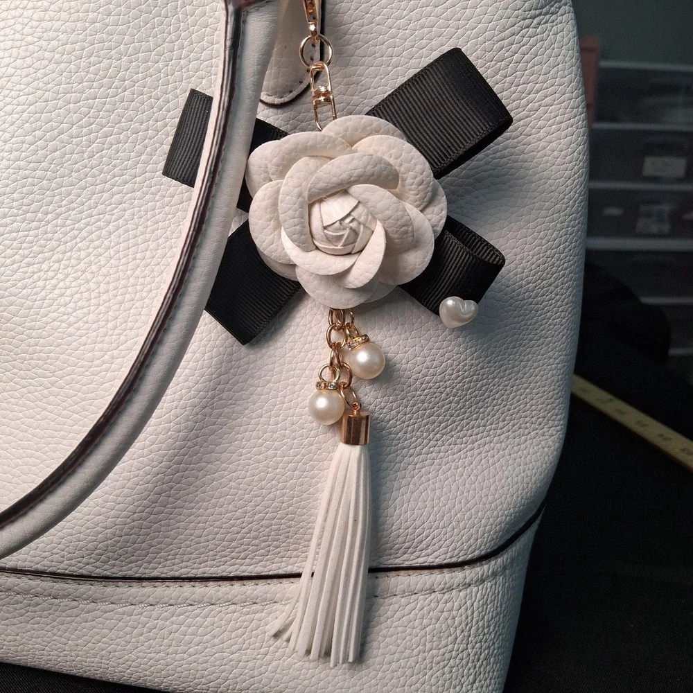 Kate‎ Spade New York White Pebble Leather Tote 13 x 10 x 6